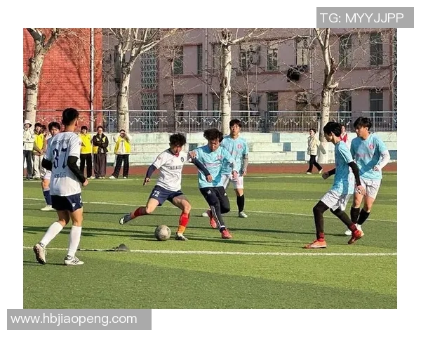 小龙坎足球：热血青春与梦想交织的绿茵场传奇